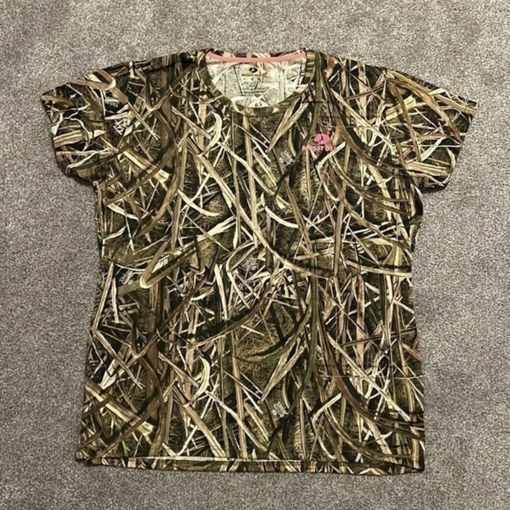 NWOT Women’s Mossy Oak Camo Shirt Size XL